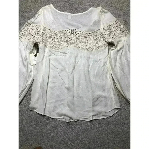 Hinge Lace Blouse - Picture 6 of 11